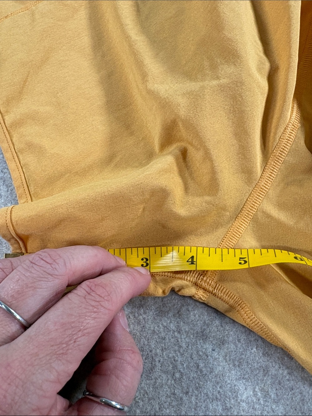Lululemon Hotty Hot Low-Rise Lined Short 4" Honeycomb Size 6 EUC - Picture 6 of 6